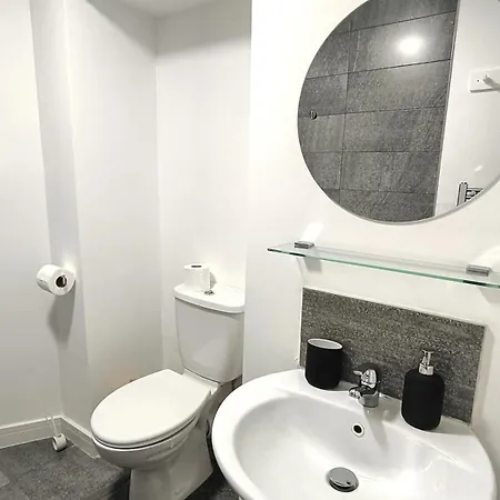 Ideal For Groups - Modern 2 Bedroom Apartment - Free Parking, Transit Links, Close To Stadiums Manchester Exterior photo