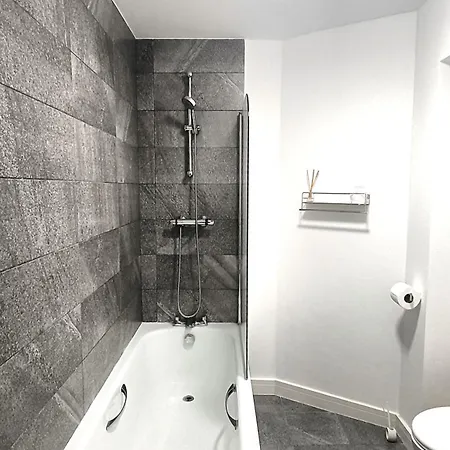 Ideal For Groups - Modern 2 Bedroom Apartment - Free Parking, Transit Links, Close To Stadiums Manchester Exterior photo