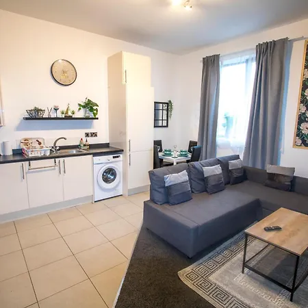 Ideal For Groups - Modern 2 Bedroom Apartment - Free Parking, Transit Links, Close To Stadiums Manchester Exterior photo