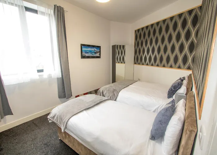 Ideal For Groups - Modern 2 Bedroom Apartment - Free Parking, Transit Links, Close To Stadiums