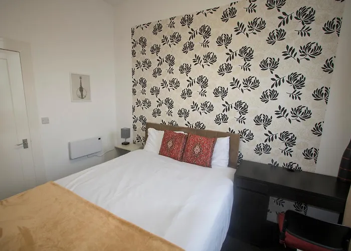 Ideal For Groups - Modern 2 Bedroom Apartment - Free Parking, Transit Links, Close To Stadiums