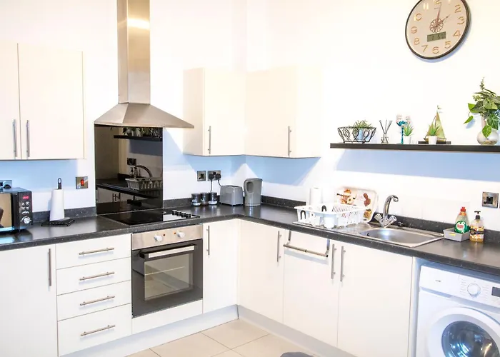Ideal For Groups - Modern 2 Bedroom Apartment - Free Parking, Transit Links, Close To Stadiums