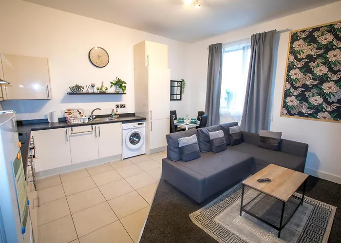 Ideal For Groups - Modern 2 Bedroom Apartment - Free Parking, Transit Links, Close To Stadiums
