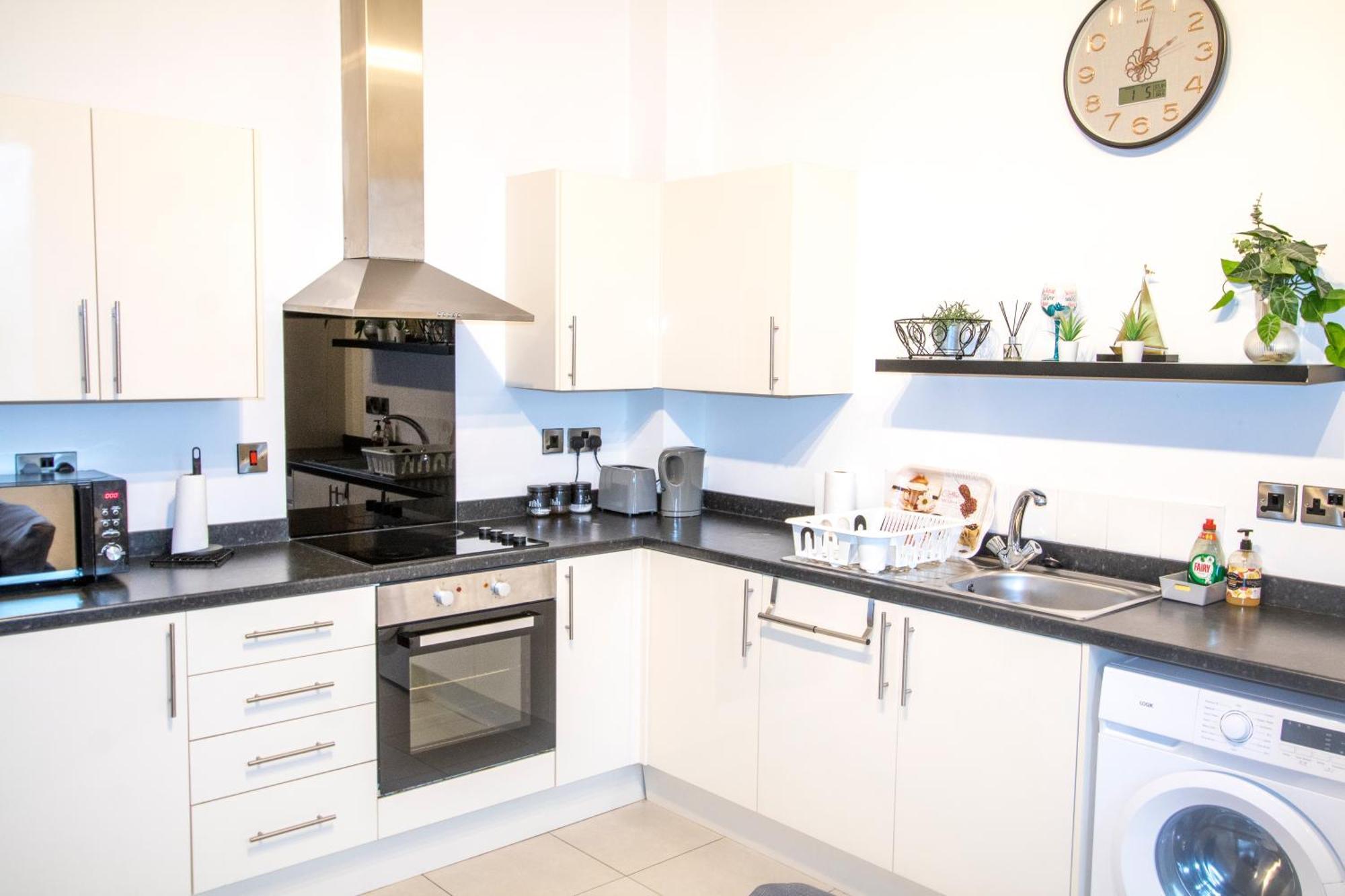 Ideal For Groups - Modern 2 Bedroom - Free Parking, Transit Links, Close To Stadiums Apartment