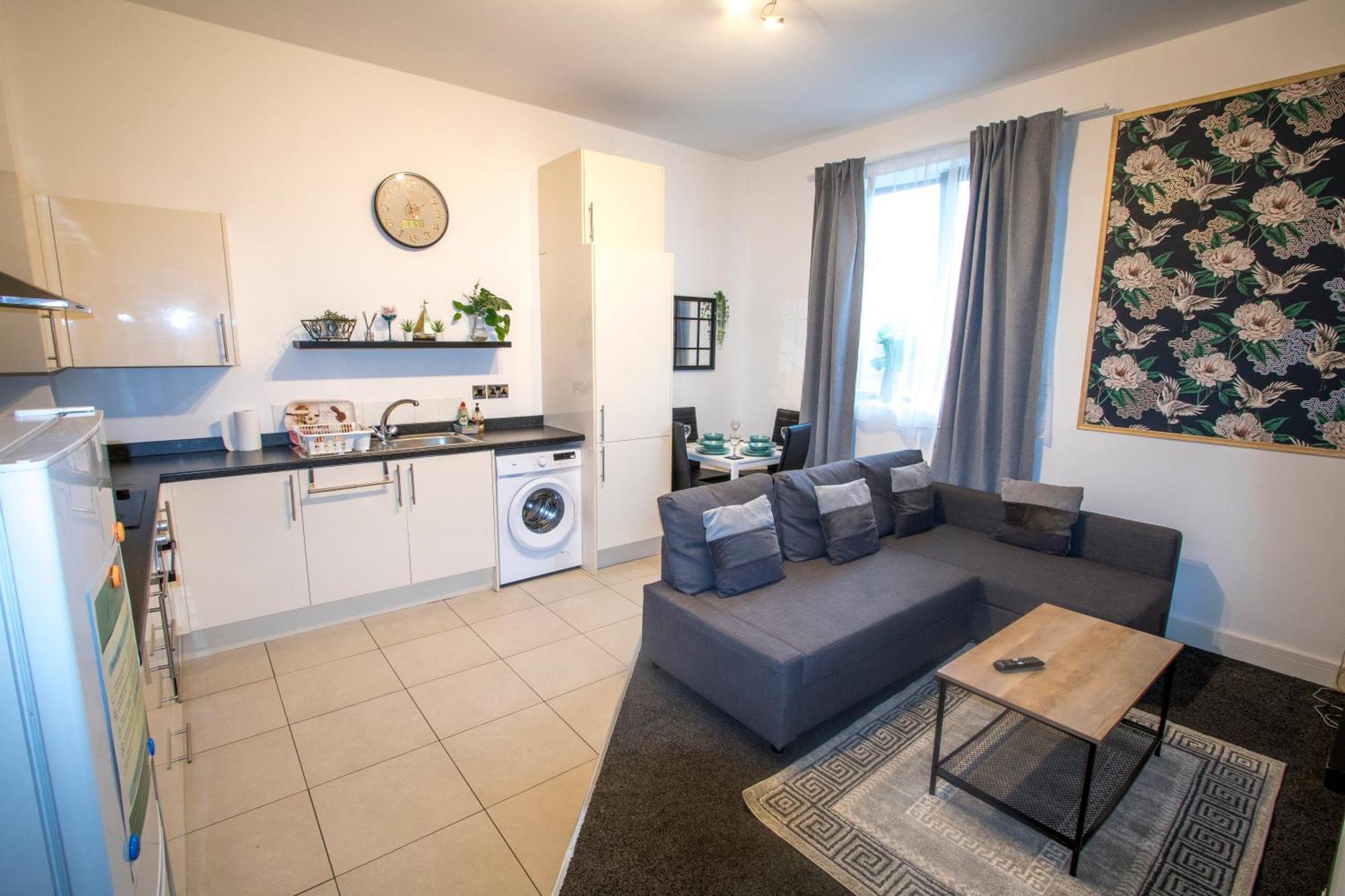 Apartment Ideal For Groups - Modern 2 Bedroom - Free Parking, Transit Links, Close To Stadiums