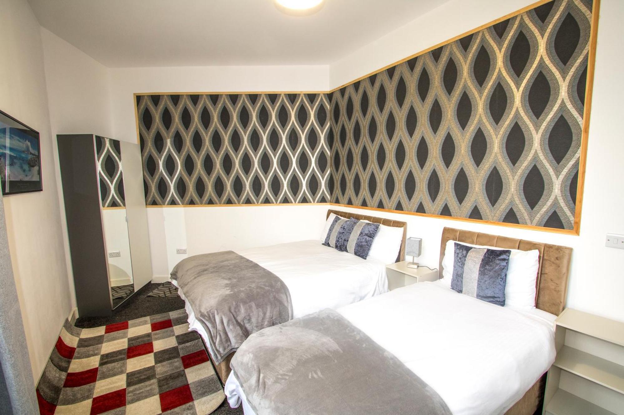 Apartment Ideal For Groups - Modern 2 Bedroom - Free Parking, Transit Links, Close To Stadiums *