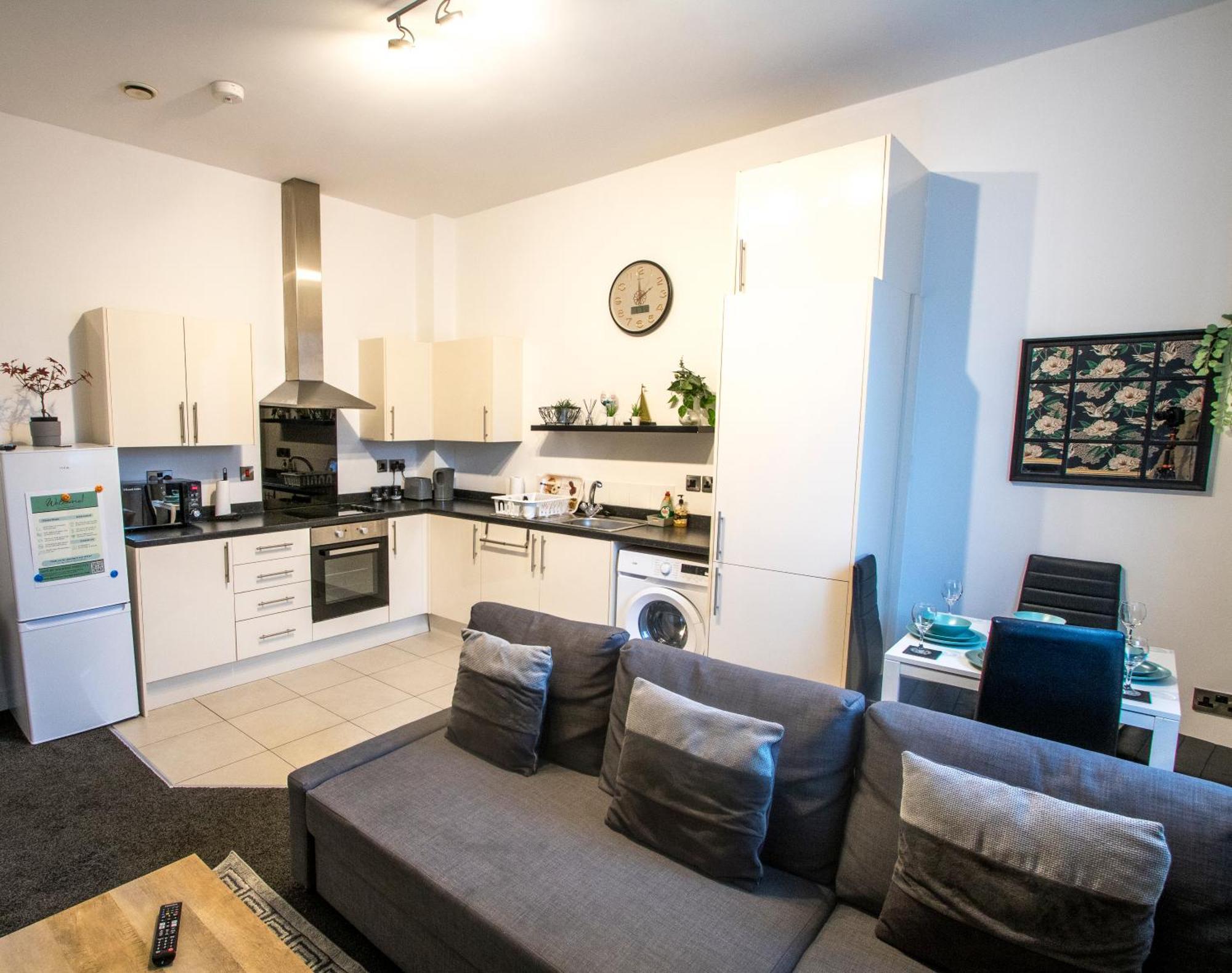 Ideal For Groups - Modern 2 Bedroom - Free Parking, Transit Links, Close To Stadiums Apartment Manchester