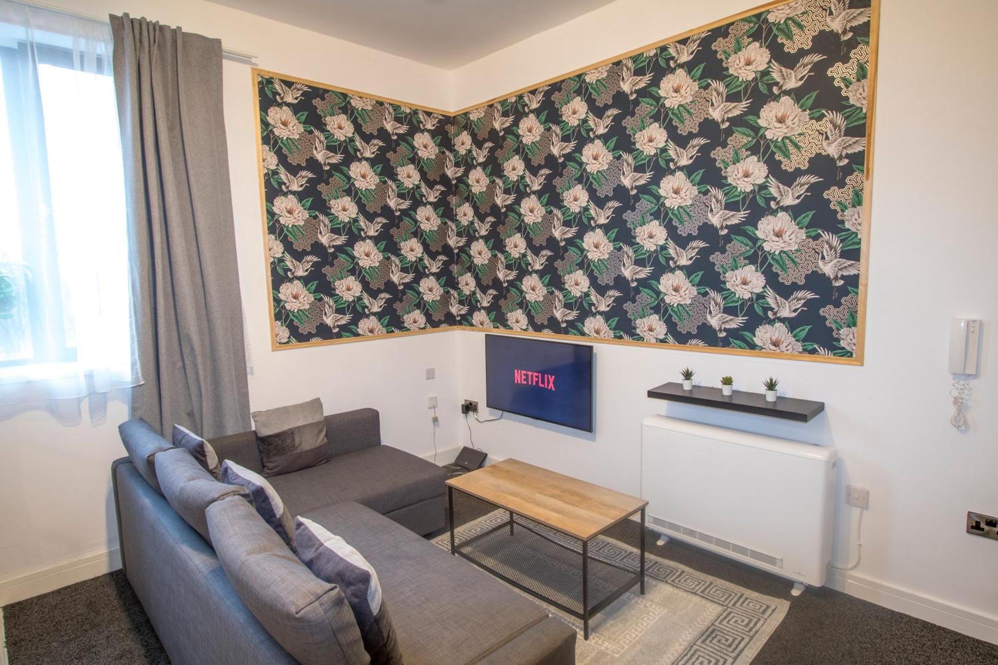 Apartment Ideal For Groups - Modern 2 Bedroom - Free Parking, Transit Links, Close To Stadiums Manchester