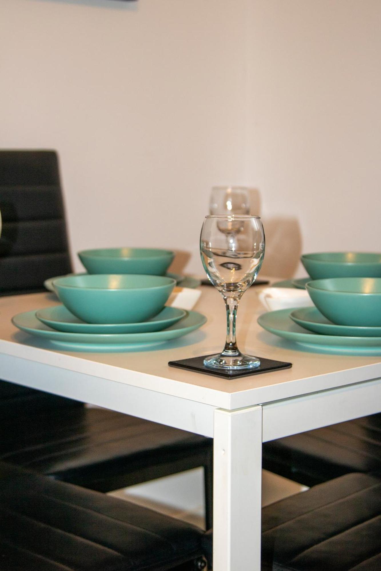 Ideal For Groups - Modern 2 Bedroom - Free Parking, Transit Links, Close To Stadiums * Manchester